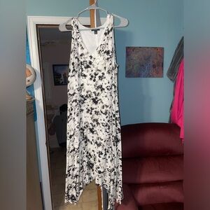 Vera Wang black and white flowy dress